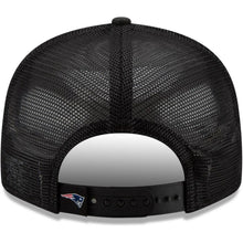 Load image into Gallery viewer, New Era New England Patriots Heathered Black Label Scale Trucker 9FIFTY Adjustable Snapback Hat