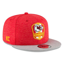 Load image into Gallery viewer, New Era Kansas City Chiefs Red/Heather Gray 2018 NFL Sideline Road Official 9FIFTY Snapback Adjustable Hat