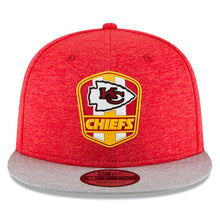 Load image into Gallery viewer, New Era Kansas City Chiefs Red/Heather Gray 2018 NFL Sideline Road Official 9FIFTY Snapback Adjustable Hat