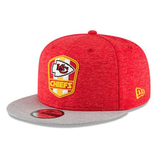 Load image into Gallery viewer, New Era Kansas City Chiefs Red/Heather Gray 2018 NFL Sideline Road Official 9FIFTY Snapback Adjustable Hat