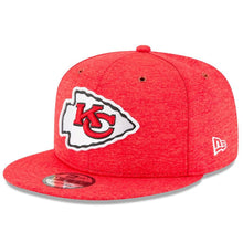 Load image into Gallery viewer, New Era Kansas City Chiefs Red 2018 NFL Sideline Home Official 9FIFTY Snapback Adjustable Hat