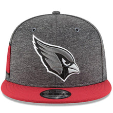 Load image into Gallery viewer, New Era Arizona Cardinals Heather Gray/Cardinal 2018 NFL Sideline Home Graphite 9FIFTY Snapback Adjustable Hat