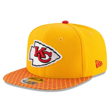 Load image into Gallery viewer, New Era Kansas City Chiefs Gold 2017 Sideline Official 9FIFTY Snapback Hat