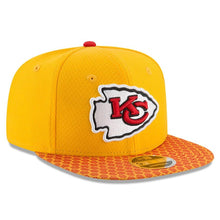 Load image into Gallery viewer, New Era Kansas City Chiefs Gold 2017 Sideline Official 9FIFTY Snapback Hat