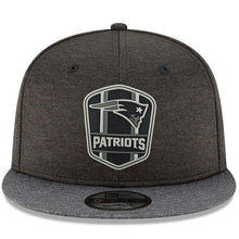 Load image into Gallery viewer, New Era New England Patriots Heather Black/Heather Charcoal 2018 NFL Sideline Road Black 9FIFTY Snapback Adjustable Hat