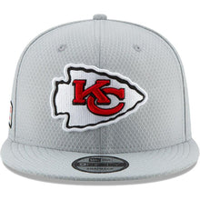 Load image into Gallery viewer, New Era Kansas City Chiefs Gray Crucial Catch 9FIFTY Snapback Adjustable Hat