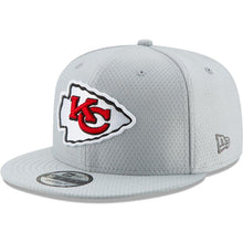 Load image into Gallery viewer, New Era Kansas City Chiefs Gray Crucial Catch 9FIFTY Snapback Adjustable Hat