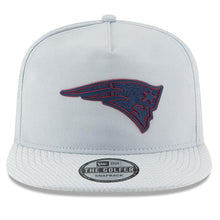 Load image into Gallery viewer, New Era New England Patriots Gray 2018 Training Camp Official Golfer Hat