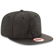 Load image into Gallery viewer, New Era New England Patriots Heathered Black/Black Leather Match Original Fit 9FIFTY Snapback Adjustable Hat
