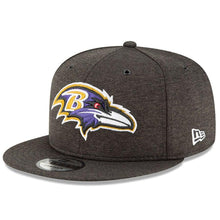 Load image into Gallery viewer, New Era Baltimore Ravens Black 2018 NFL Sideline Home Official 9FIFTY Snapback Adjustable Hat