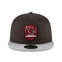 Load image into Gallery viewer, New Era Arizona Cardinals Black/Heather Gray 2018 NFL Sideline Road Official 9FIFTY Snapback Adjustable Hat